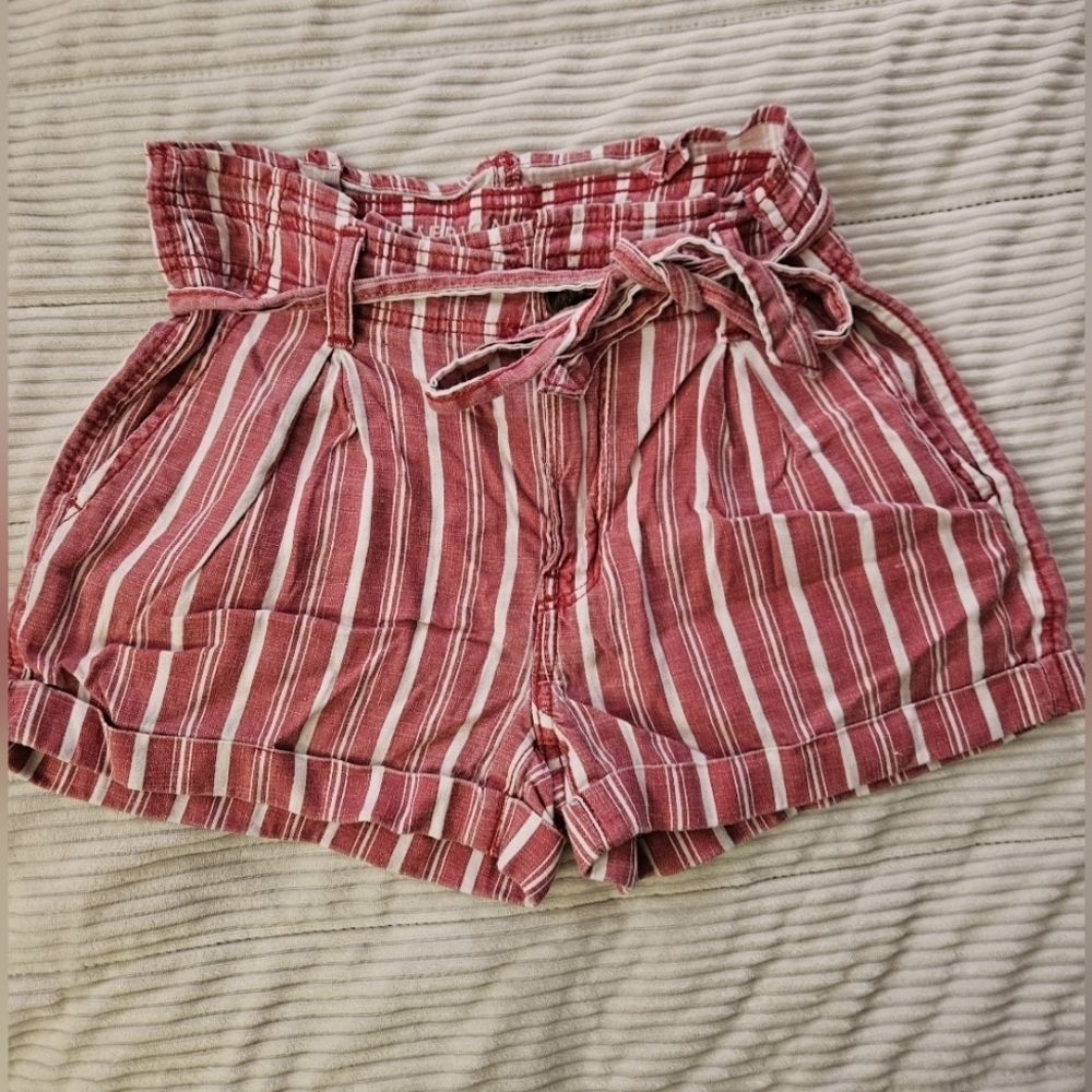 American Eagle Striped Red and White Women's Shorts. Size 00